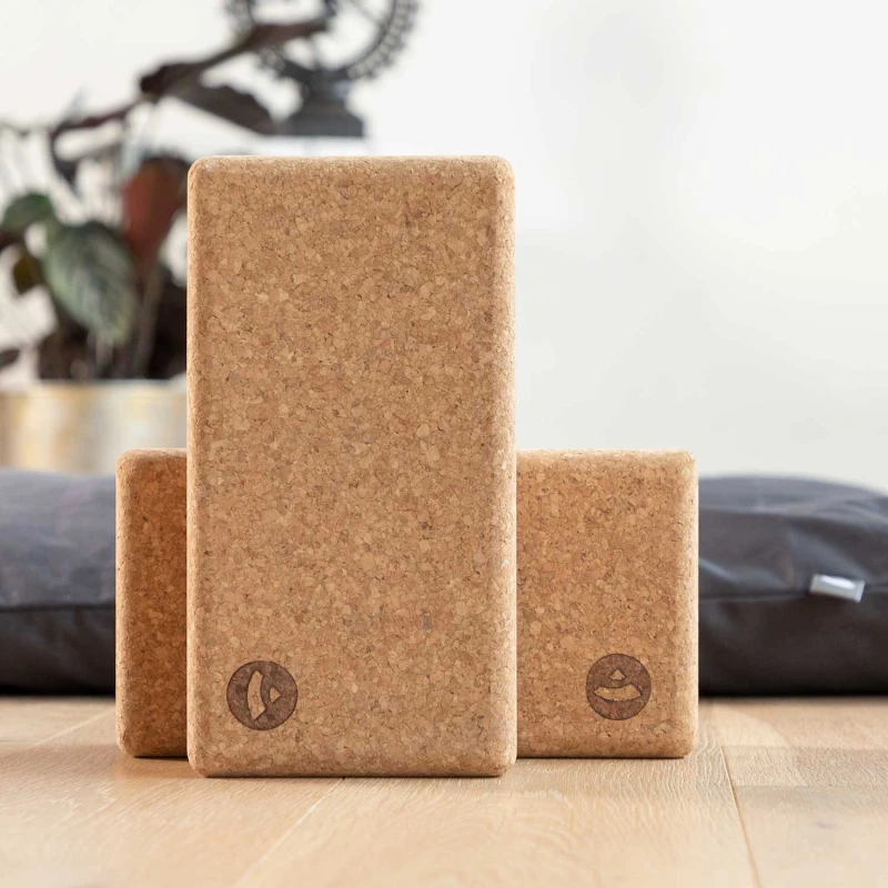 yklx_yoga_meditation_pilates_yoga_block_kork_voreinander.jpg